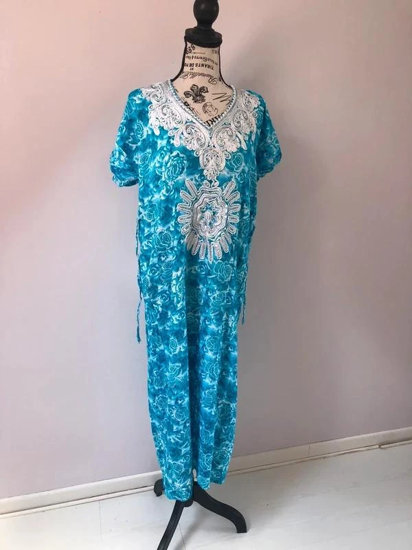 Robe longue type djellaba / caftan turquoise brodée – Taille Unique